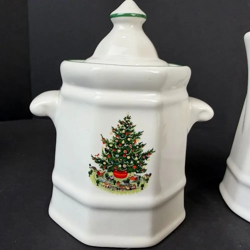 Pfaltzgraff Christmas Heritage Multisided Creamer and Lidded Sugar Bowl